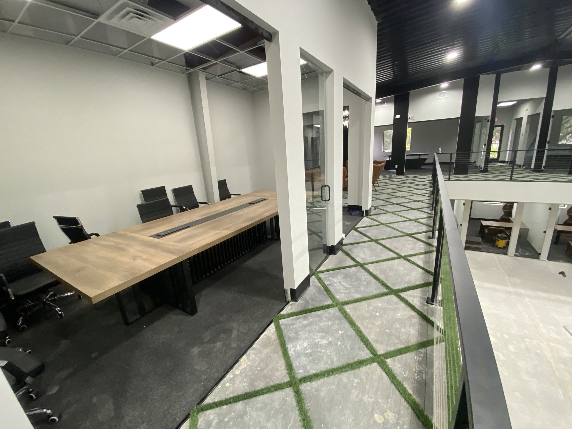 Custom large glass installation in commercial building by BGM Jacksonville